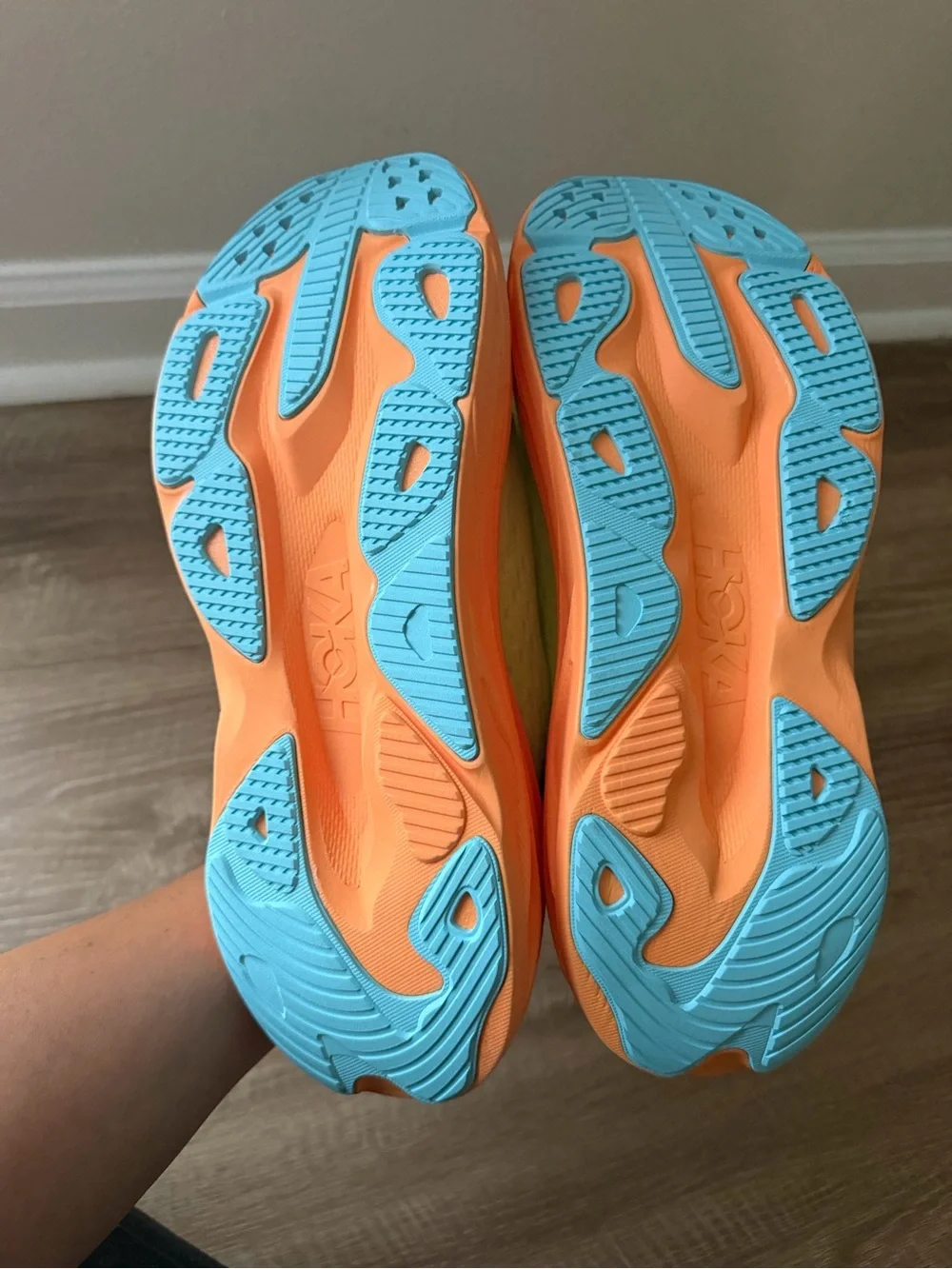 Hola Skyflow sneakers